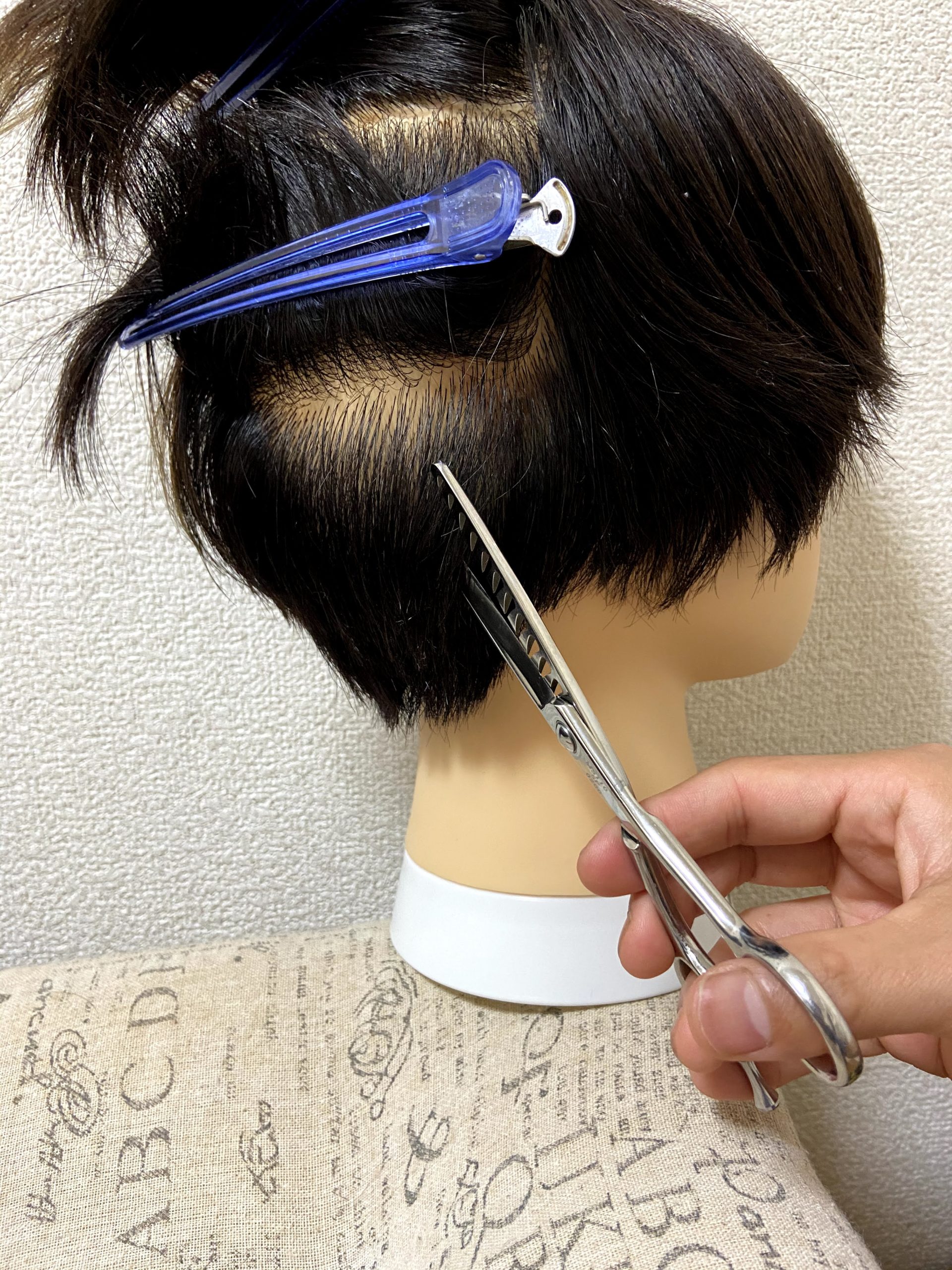 家で出来る ショートヘアの髪の量を減らすセルフカットのやり方 南大分の美容室tii 原田タカヒロのブログ
